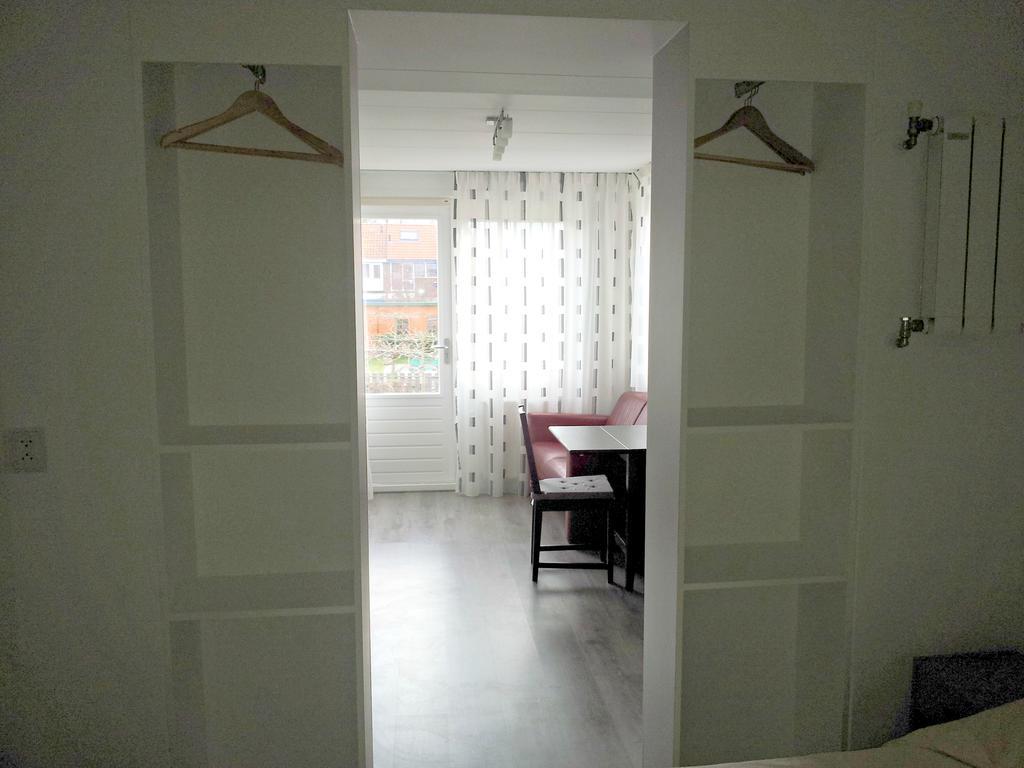 Homestay Bij Aelita Den Burg Rum bild
